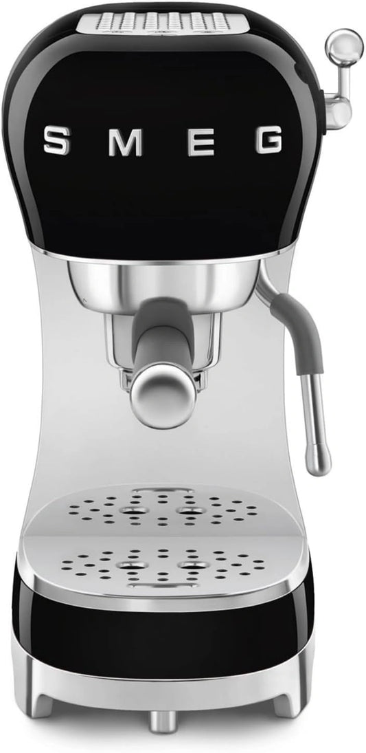 Smeg, Noir, Machine à Café Expresso Manuelle ECF02BLEU, 4 Fonctions Expresso, Réservoir d'Eau 1 L, 1350 W, Système Thermoblock et Buse Vapeur